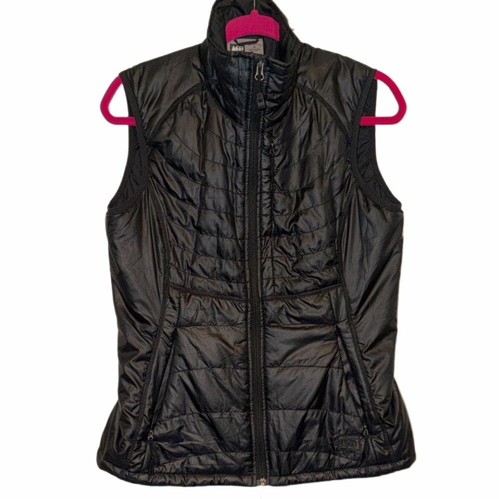 REI Womens Med Black Lightweight adorable fitted vest for fall or wint- like new